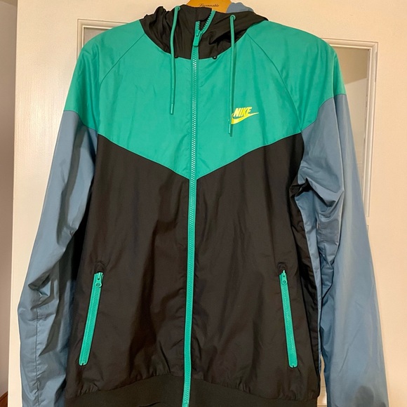 Nike Windrunner Chevron Jacket w. Hood - Picture 2 of 3